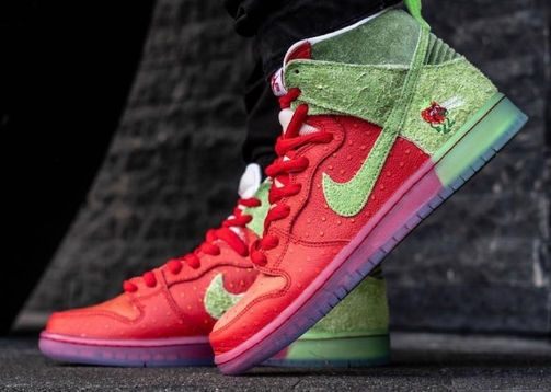 Nike Dunk High SB Strawberry Cough Sneaker Delight￼